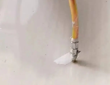 通化瓷砖空鼓维修公司专业解答在瓷砖铺贴过程中，如果使用的砂料过粗（如全部使用了粗砂），可能会导致以下问题